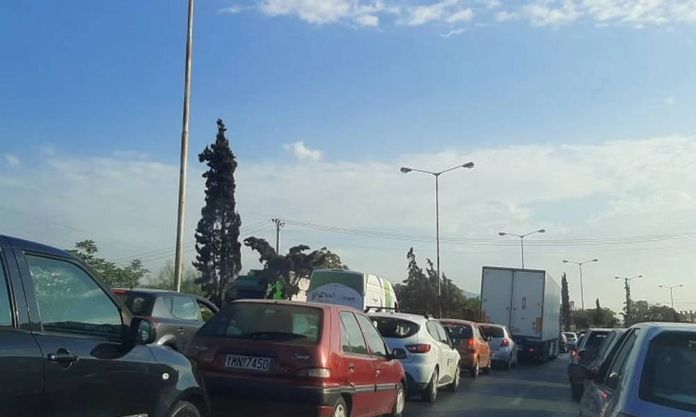 Κίνηση: Μποτιλιάρισμα στην άνοδο του Κηφισού λόγω τροχαίου